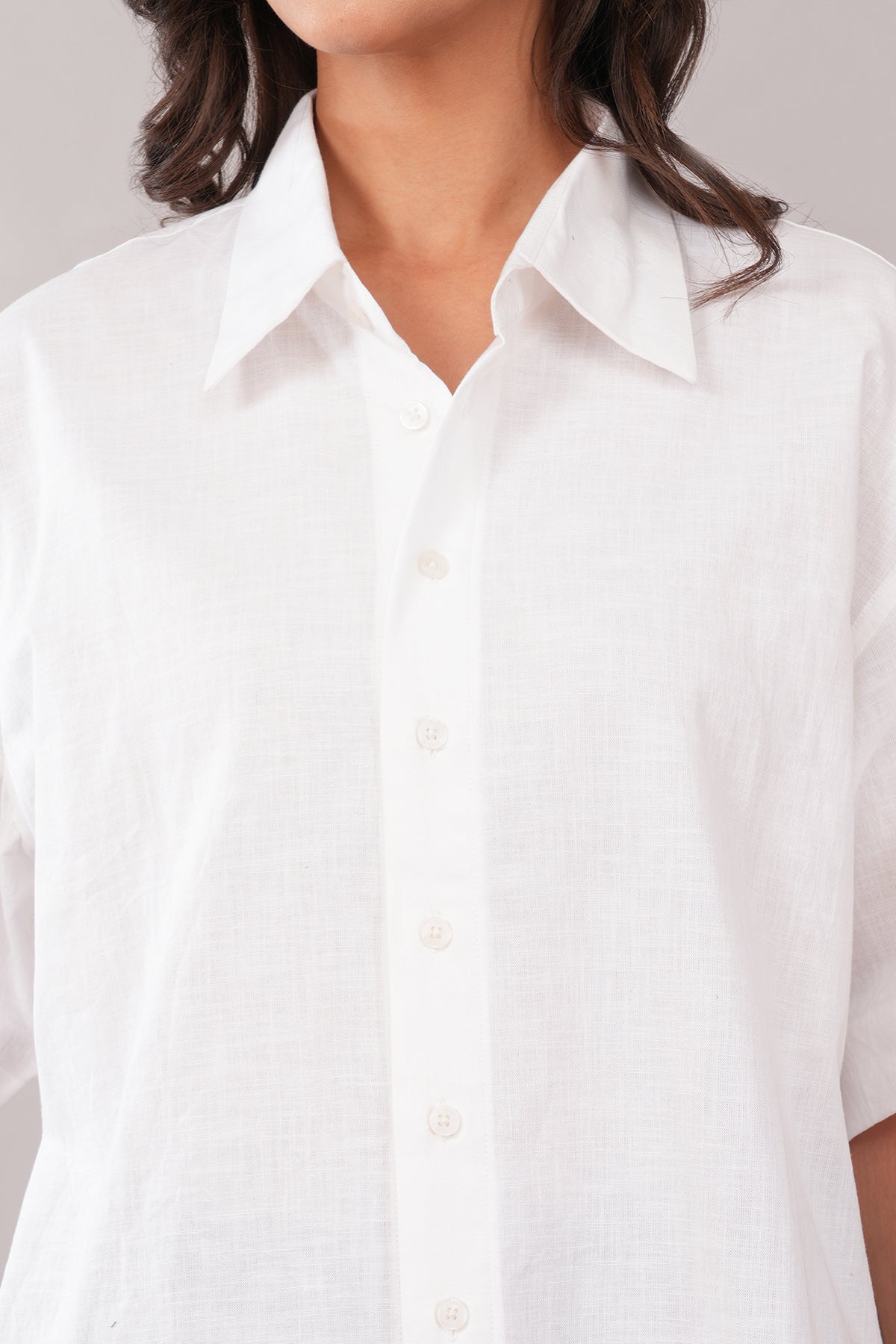 ZINEN Women’s Oversized Linen-Blend Shirt — Ivory Calm - White