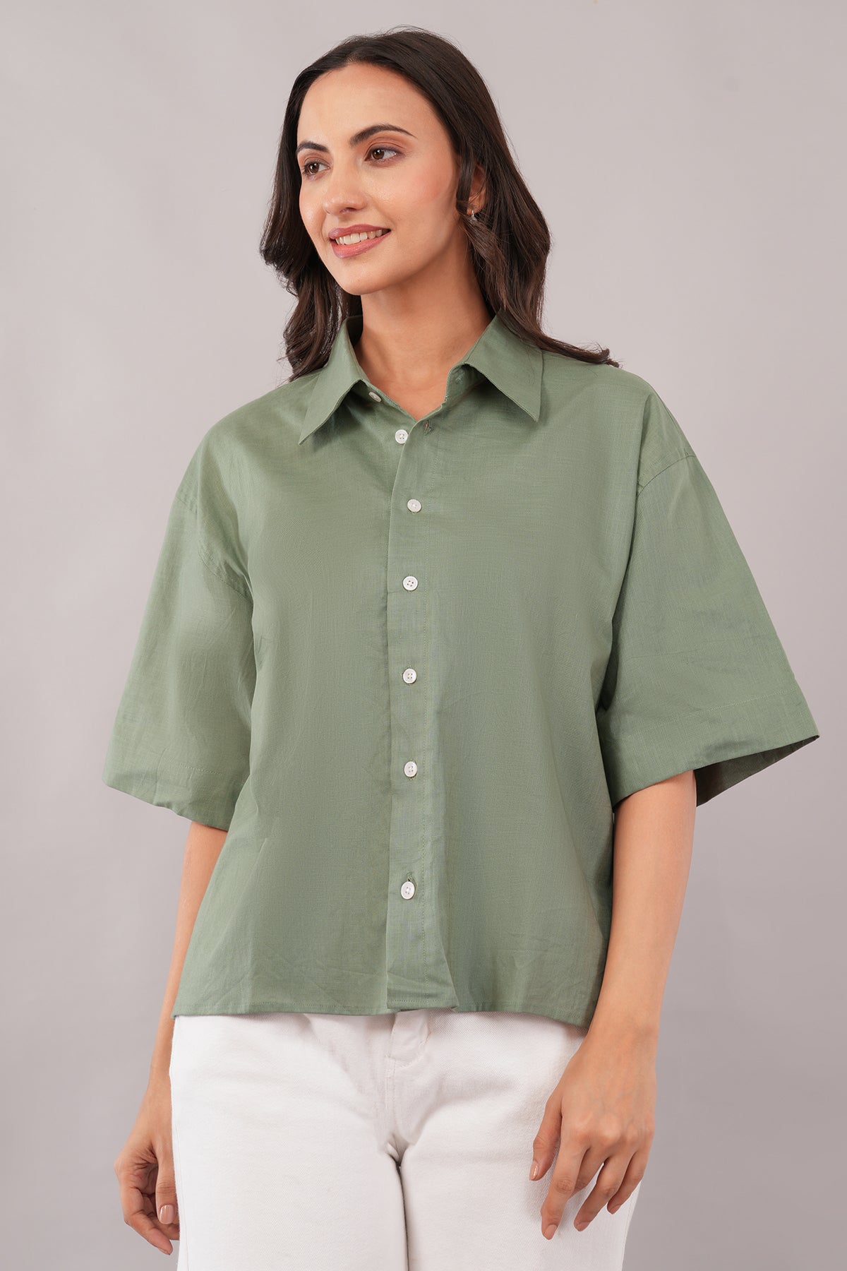 ZINEN Women’s Oversized Linen-Blend Shirt — Olive Still - Green
