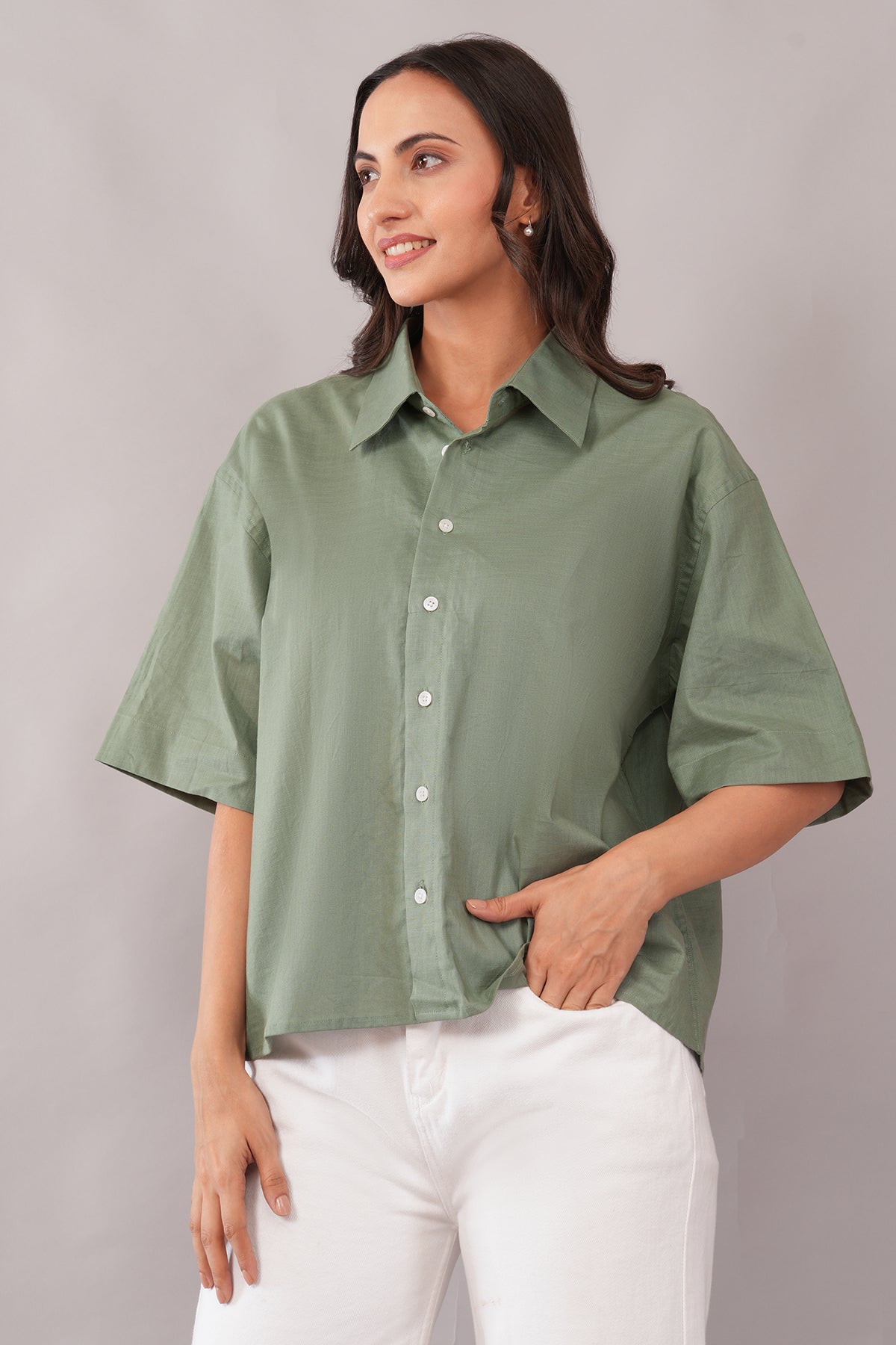 ZINEN Women’s Oversized Linen-Blend Shirt — Olive Still - Green
