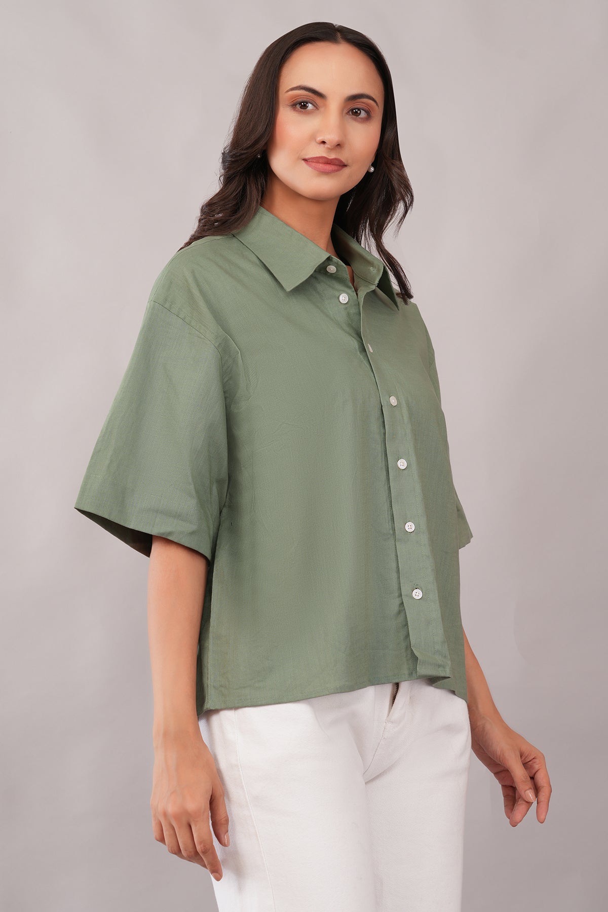ZINEN Women’s Oversized Linen-Blend Shirt — Olive Still - Green